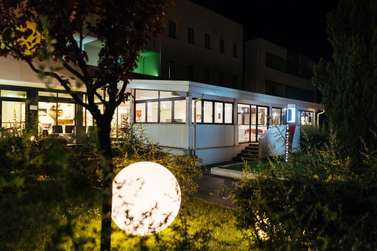 Unaway Hotel Фабро Экстерьер фото