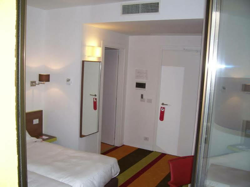 Unaway Hotel Фабро Экстерьер фото